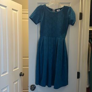 LulaRoe sz smalll empire waist round neck teal knee length dress with pockets!